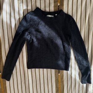 VINCE. Cozy, Classic, Black Crew Neck Sweater - Size Medium 🖤